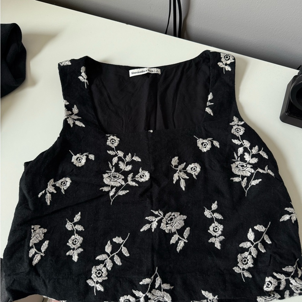 Abercrombie & Fitch Black and White Floral Tank Top